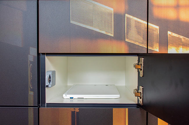 IT Exchange in Library Using Contactless Lockers