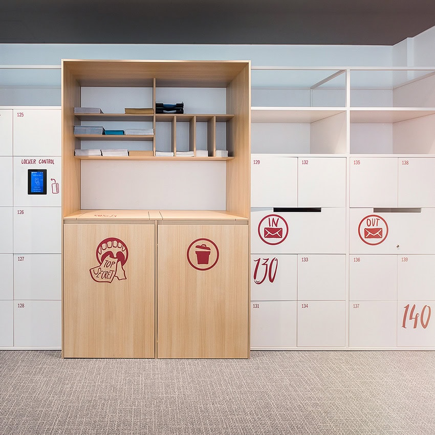 Smart-Parcel-Lockers-in-Office